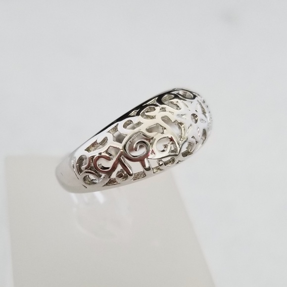 HOST PICK!!! 🎉 Scroll Design 18k White Gold Band - Picture 5 of 8